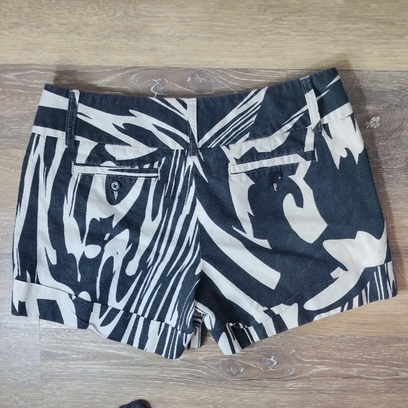 Express Black and White High Waist Shorts with Bold Pattern - Picture 3 of 3